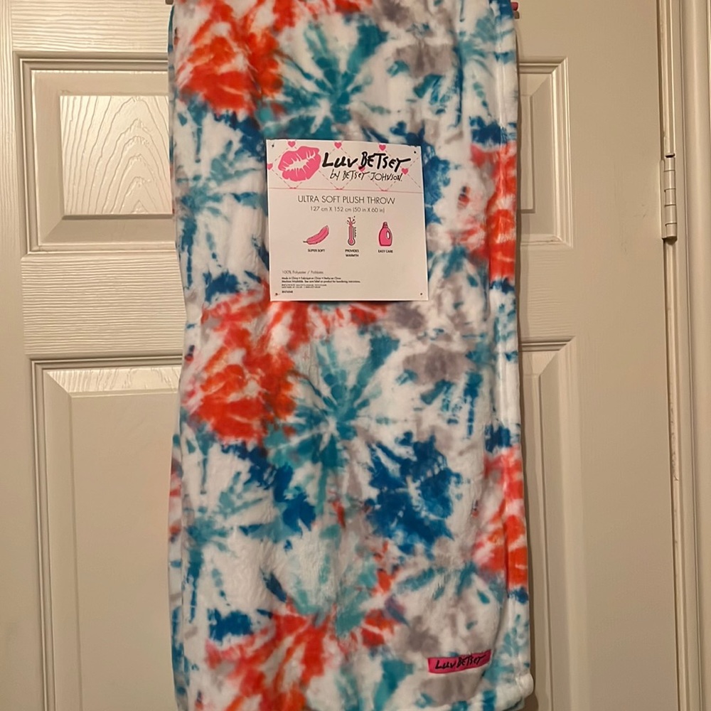 Betsey Johnson tie dye ultra soft plush throw